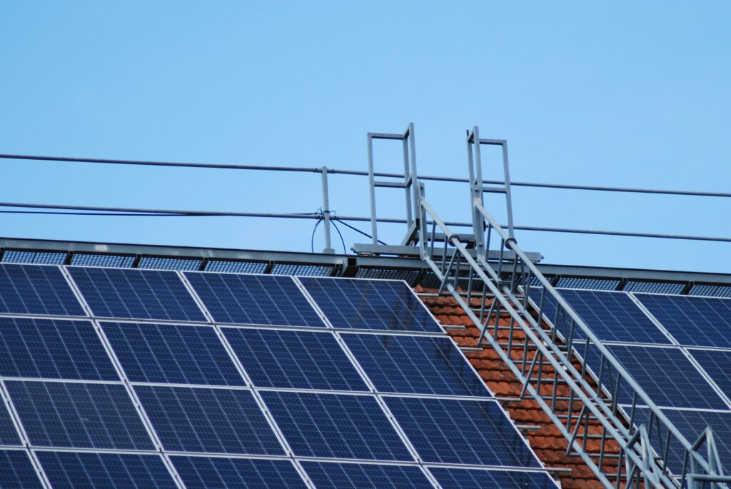 istvan hernek tOKF2VSdpJM unsplash 1 1024x685 - Solarlösungen in Bad Pyrmont: Das SOLARZENTRUM NIEDERSACHSEN vor Ort für grüne Energie